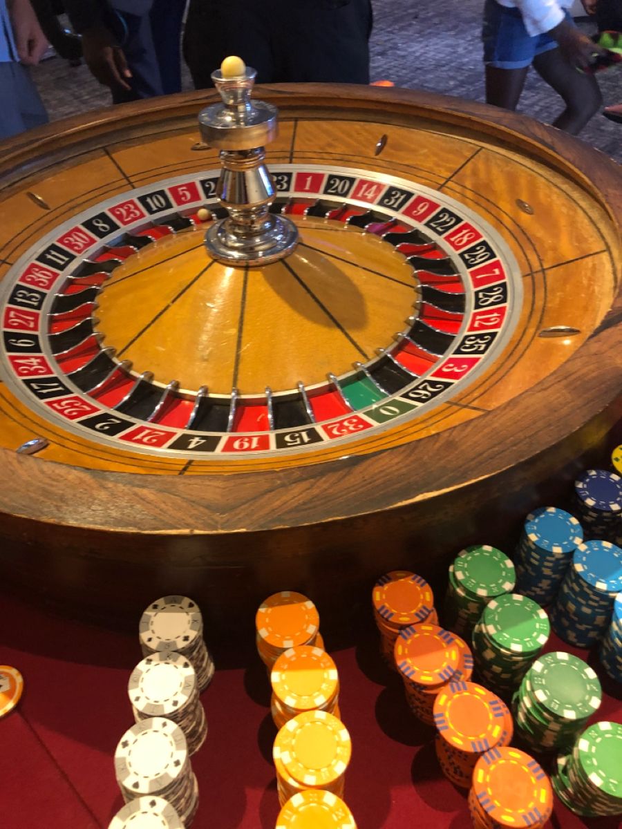 Alexander Casino کھلاڑیوں کے لیے لائیو کیسینو سیکشن